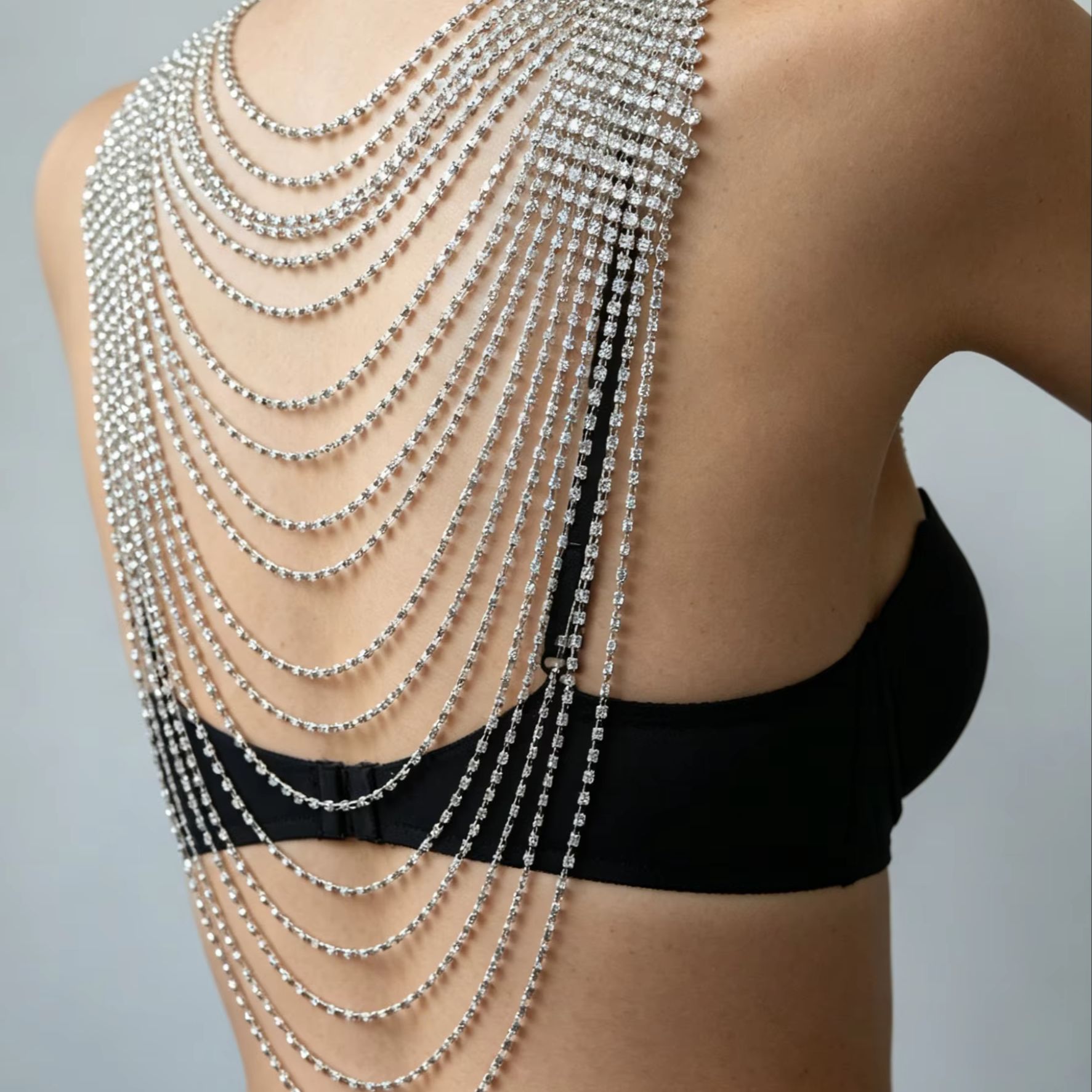 Body Jewelry Back - Elegante Cadena Corporal Multicapa para Banquetes