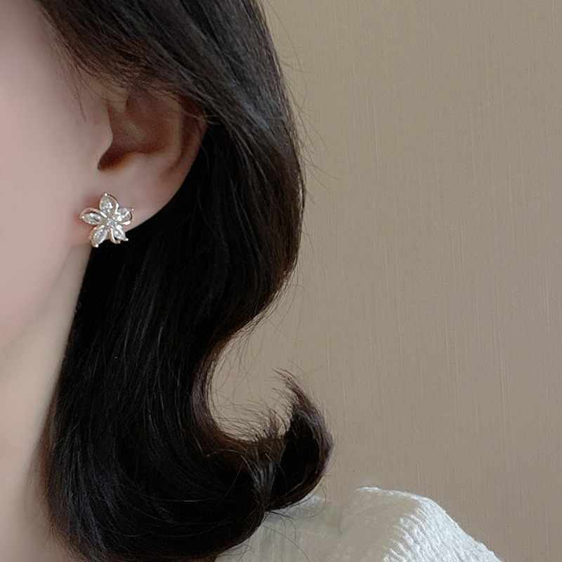 Pendientes delicados de flores - Conch Earring Hoop reseña y precio